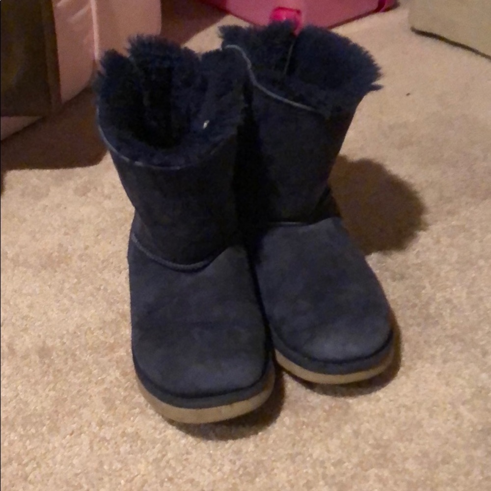 Ugg Bailey Bow Navy size 4 Girls